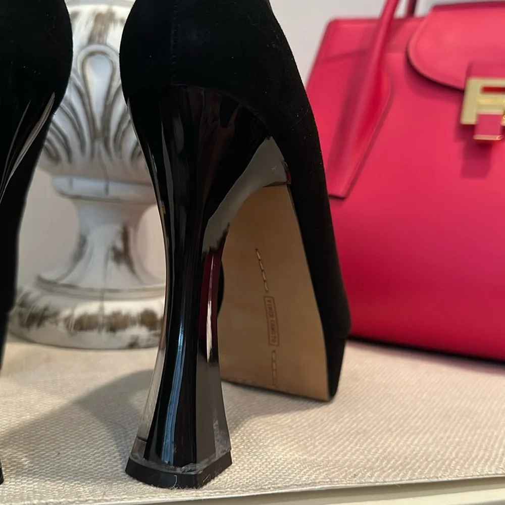 Gorgeous Vince Camuto Slaytia Lucite Platforms in Black Suede, Size 10 NWOB
